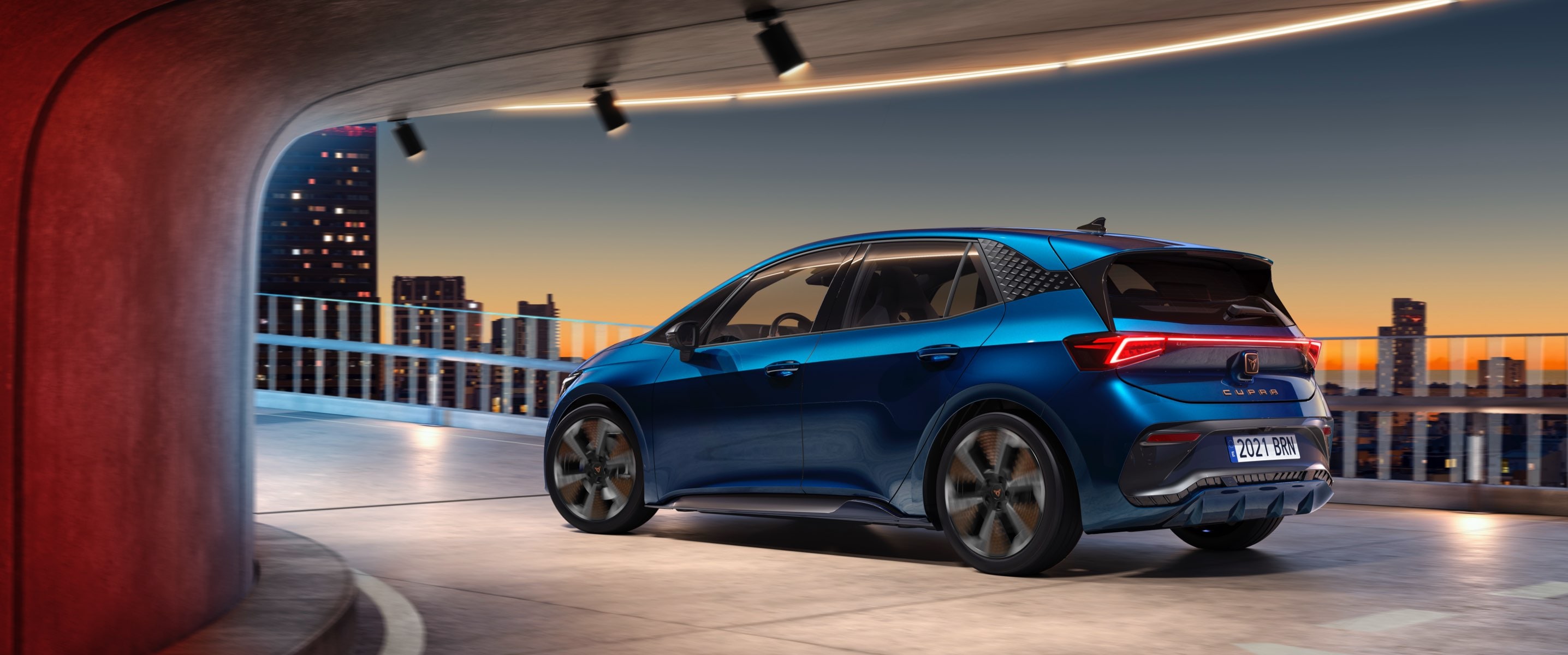 CUPRA Born azul lava metalizado