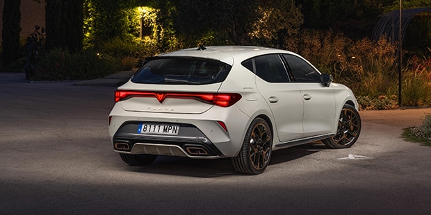 CUPRA León taiga grey microhíbrido