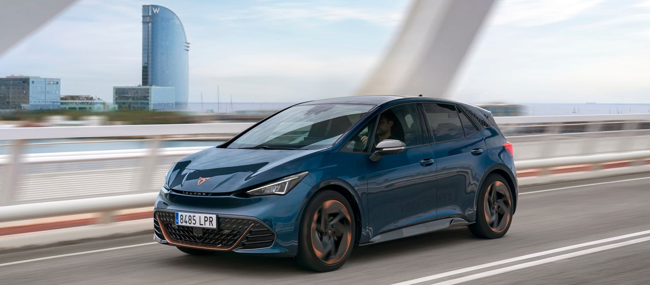 CUPRA Born eléctrico azul lava
