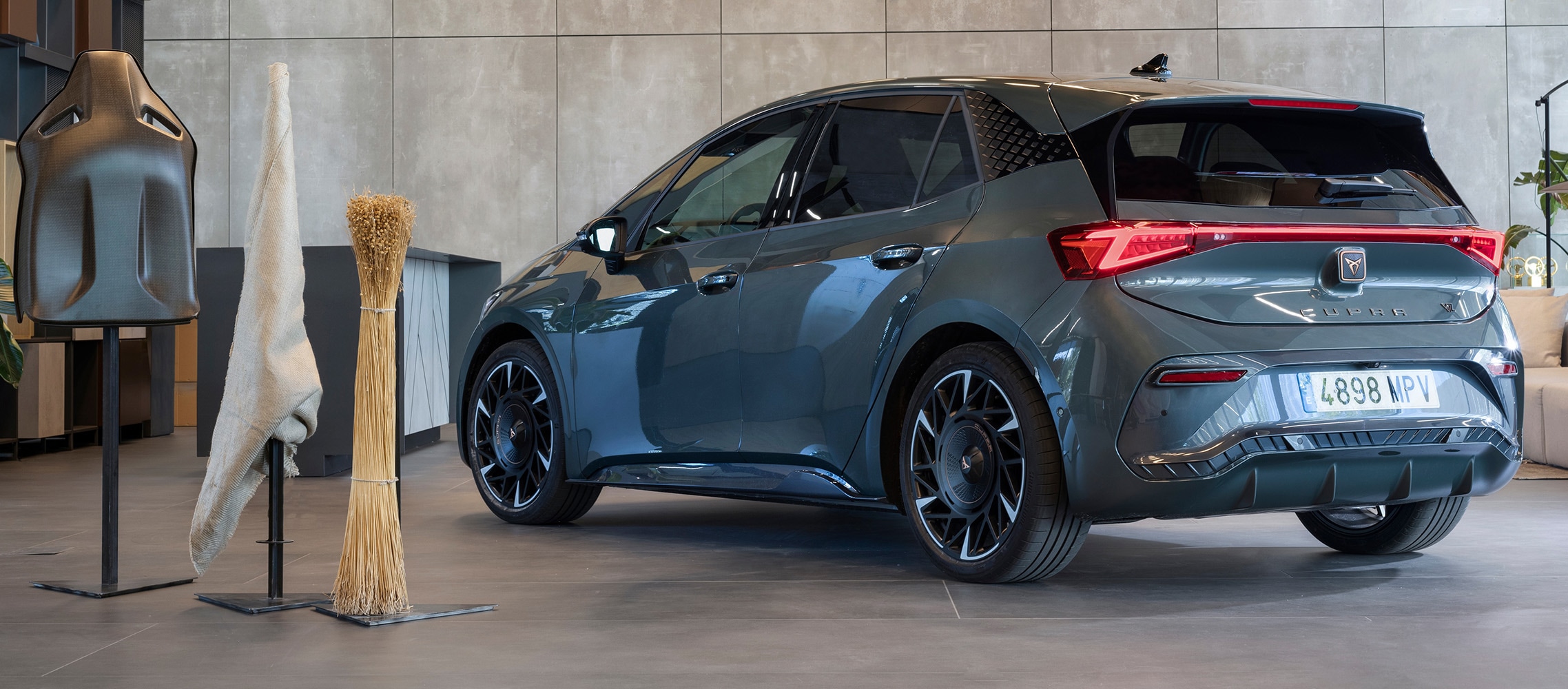 CUPRA Born VZ eléctrico gris vapor