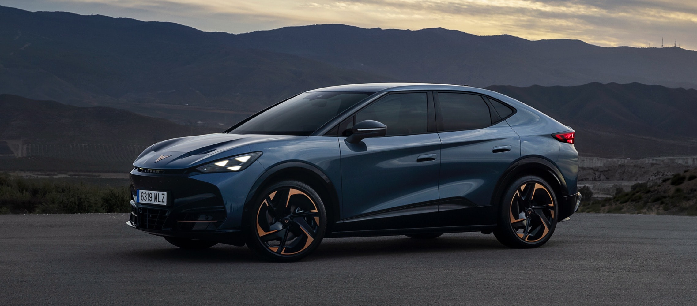 cupra born compacto urbano electrico dark forest