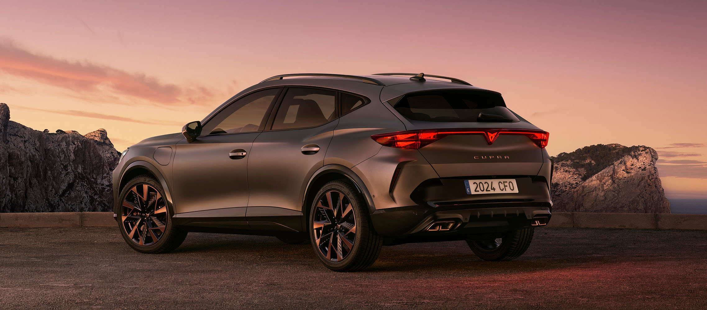 Nuevo CUPRA Formentor e-Hybrid century bronce mate