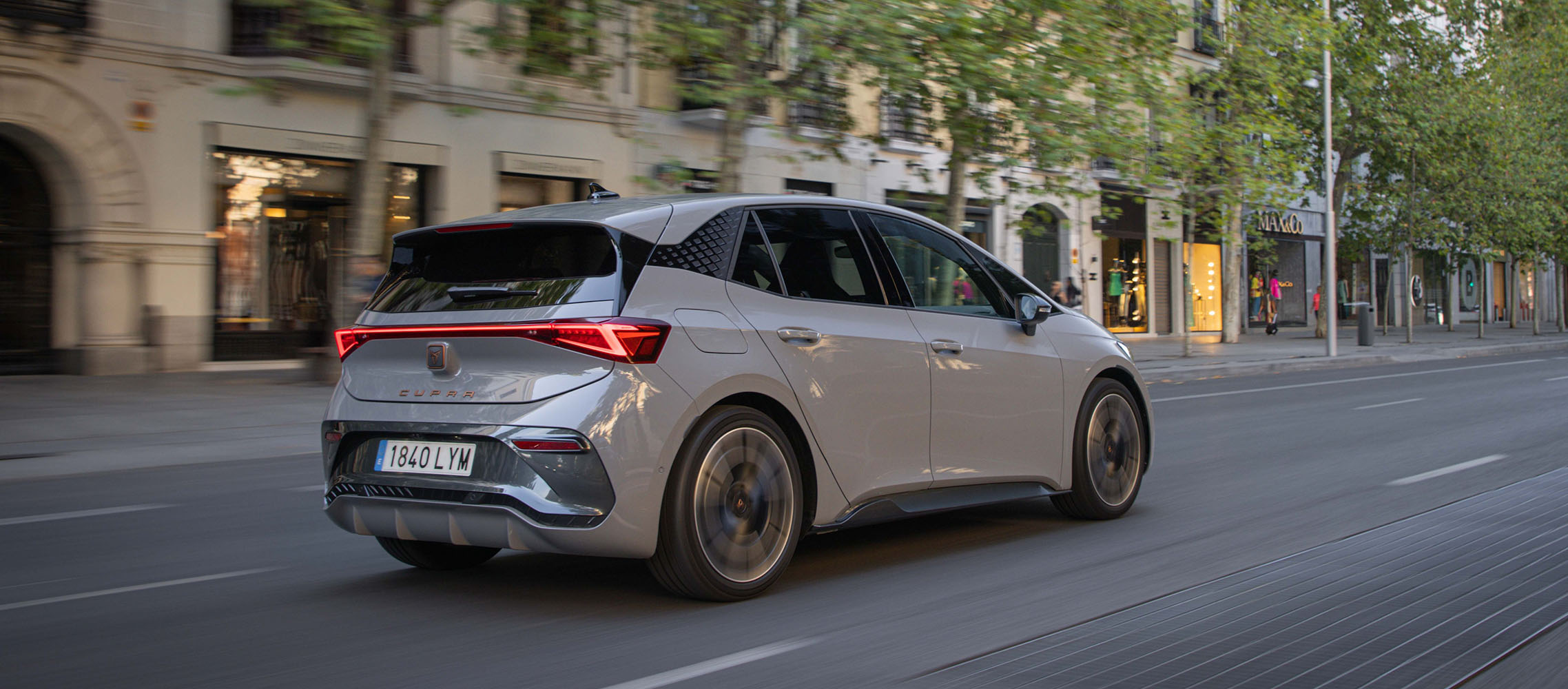CUPRA Born eléctrico plata geyser