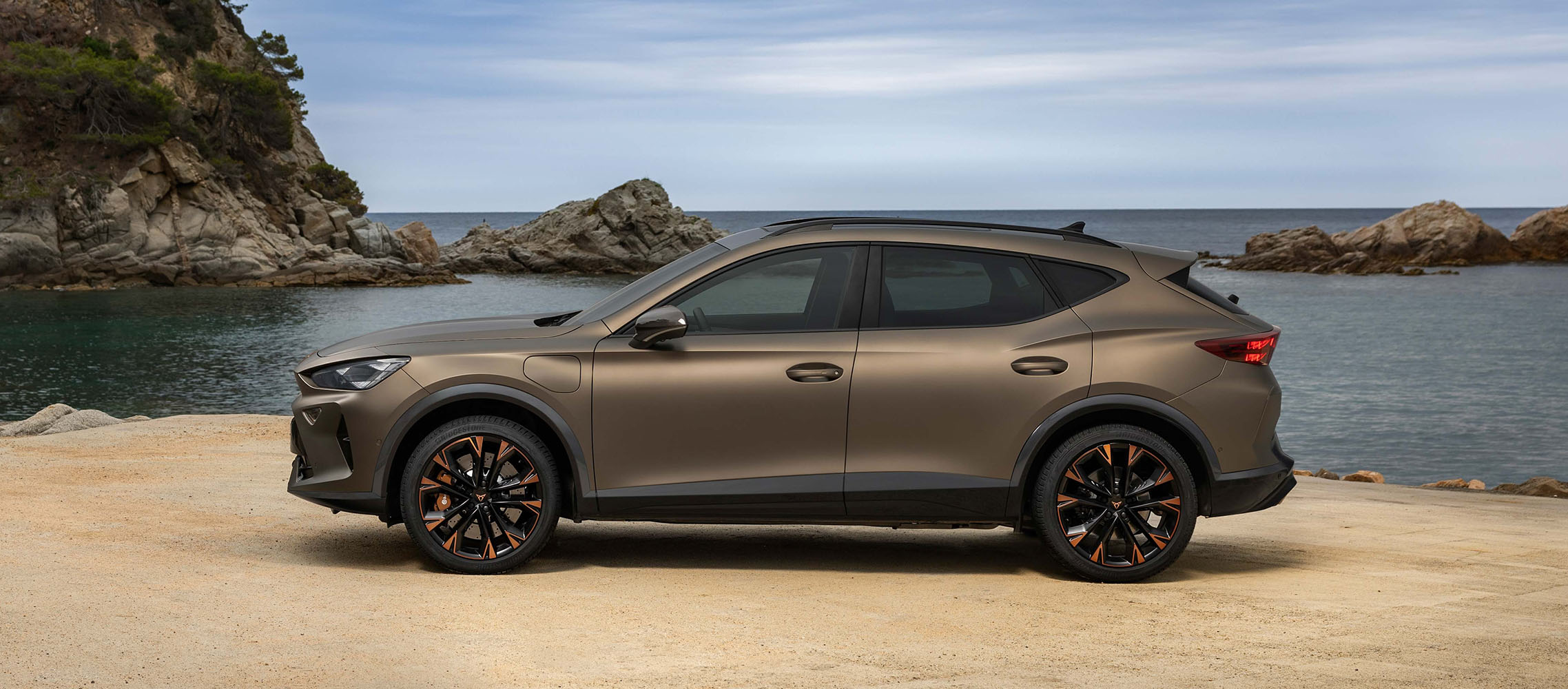 Nuevo CUPRA Formentor híbrido enchufable bronce century mate