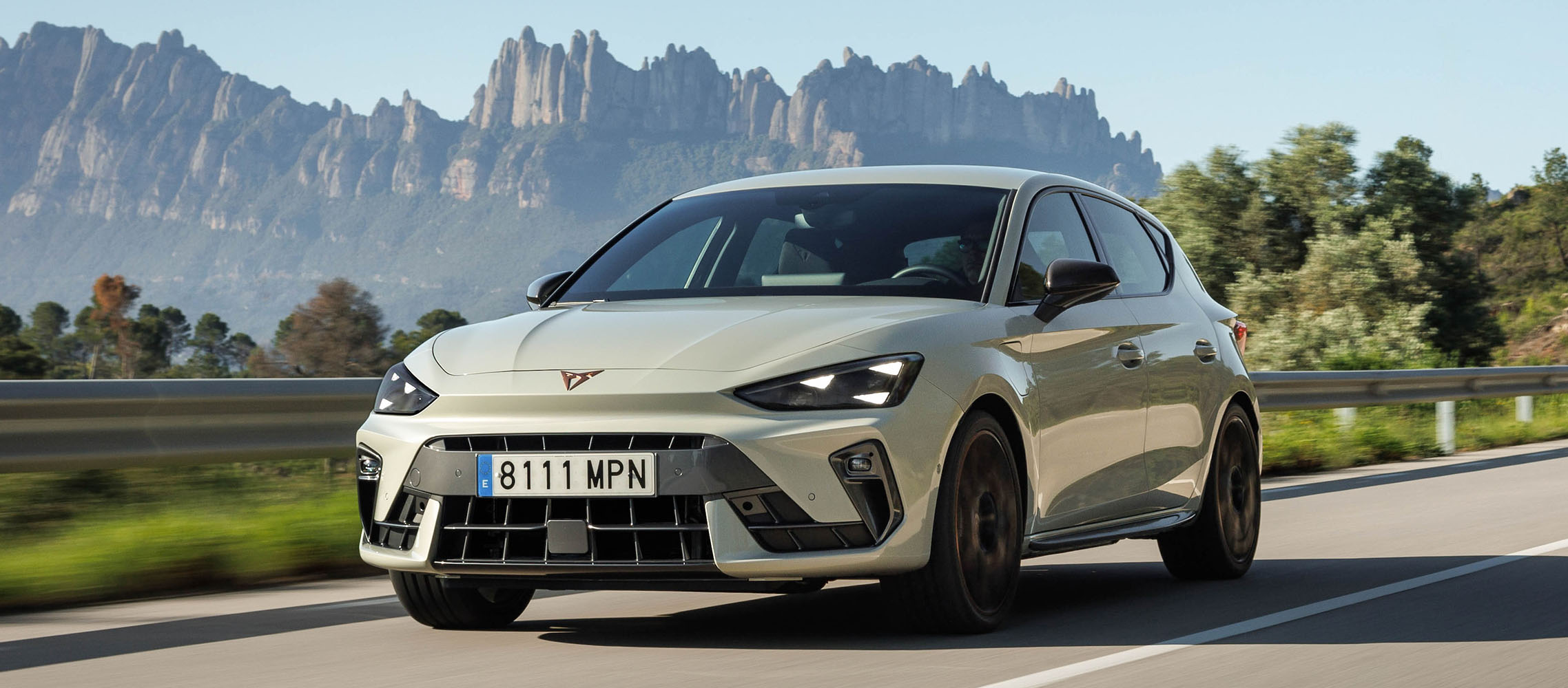 Nuevo CUPRA Leon 5D híbrido enchufable blanco glacial