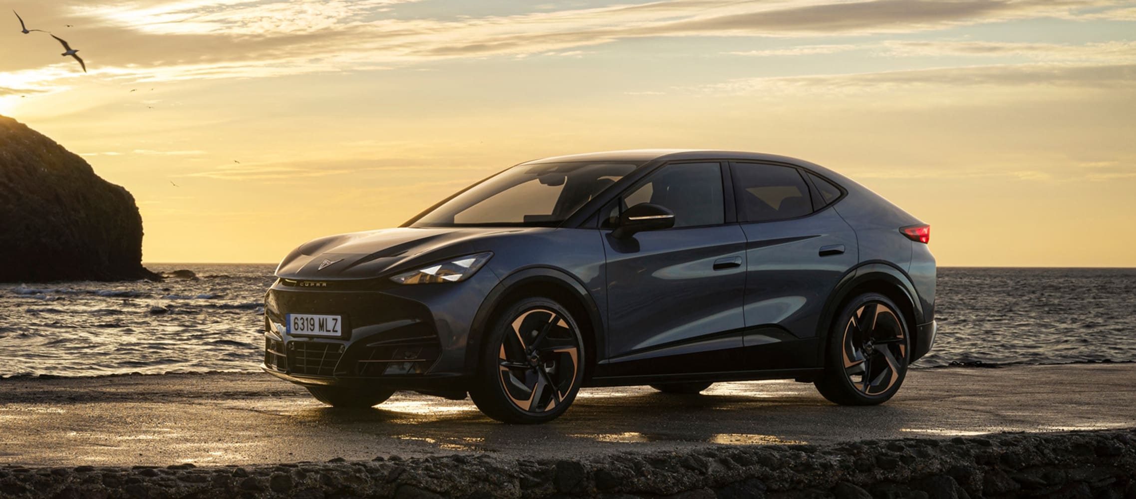 Nuevo CUPRA Tavascan SUV coupé eléctrico blue metalizado 