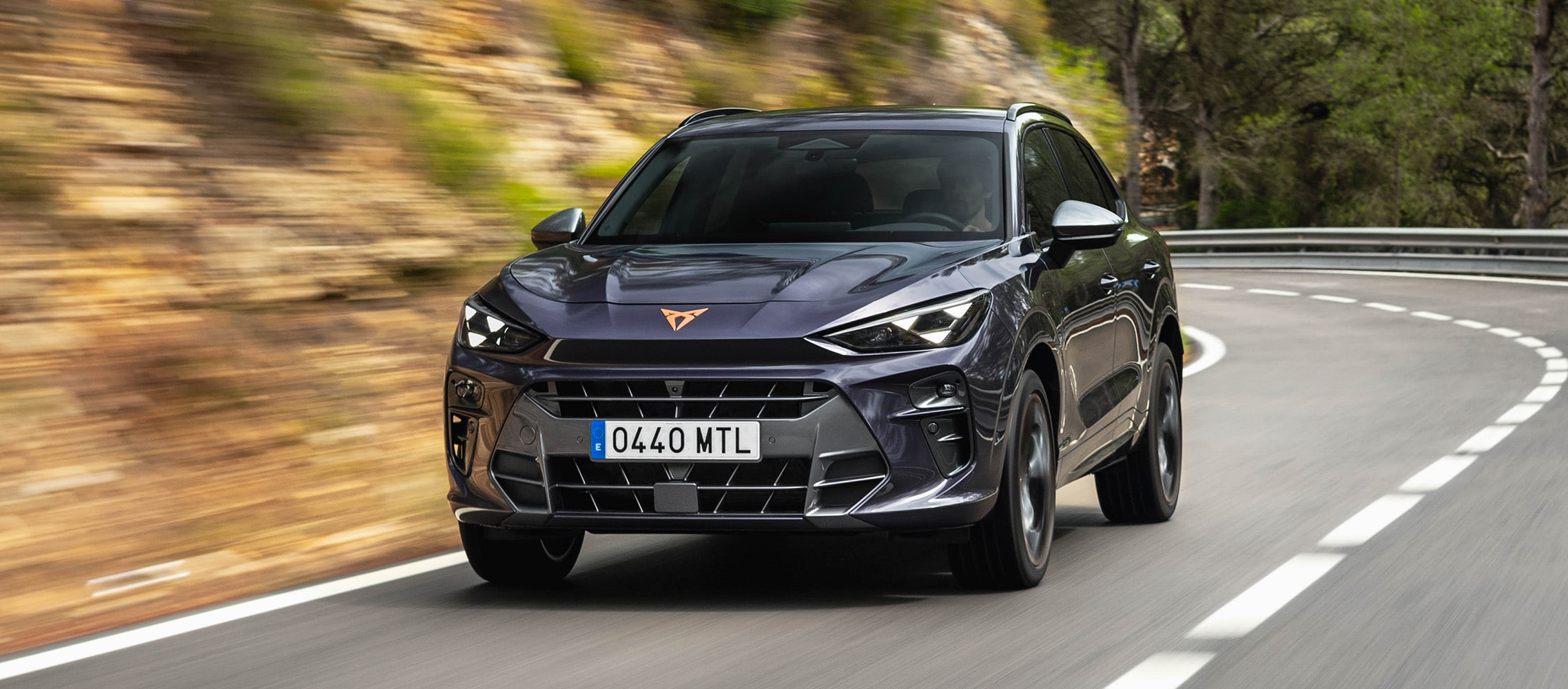 Nuevo CUPRA Terramar e-Hybrid SUV dark void