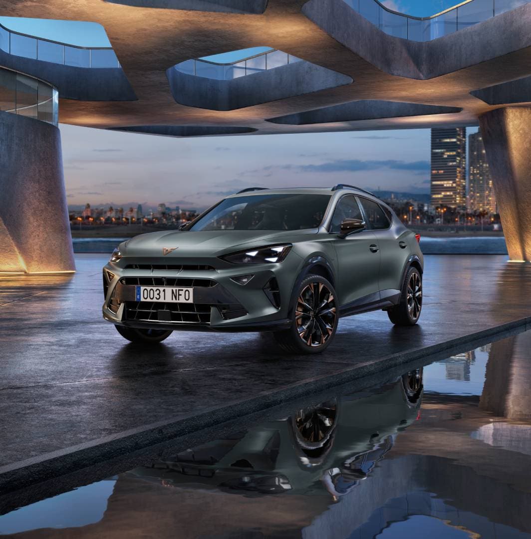 CUPRA Formentor crossover compacto híbrido en color gris Enceladus mate de Renting Online