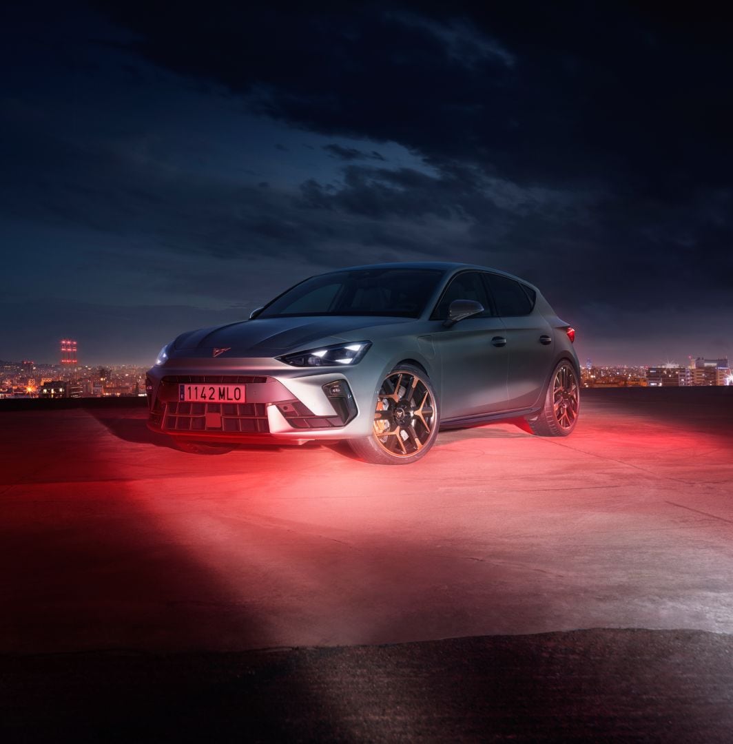 Cupra leon estate car in enceladus grey matt, model year 2025, with 19 inch hailstorm copper wheels. New car offers available.