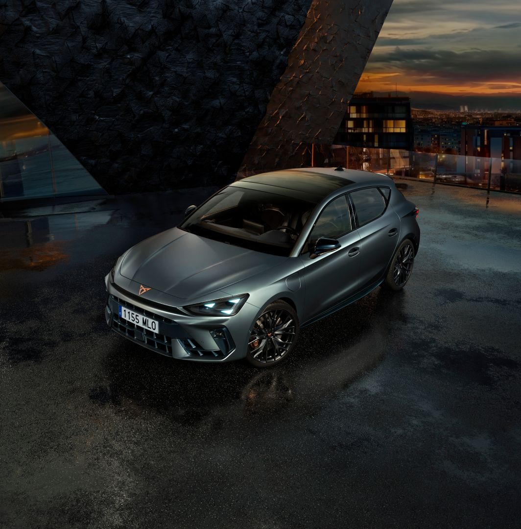 Cupra leon estate car in enceladus grey matt, model year 2025, with 19 inch hailstorm copper wheels. New car offers available.