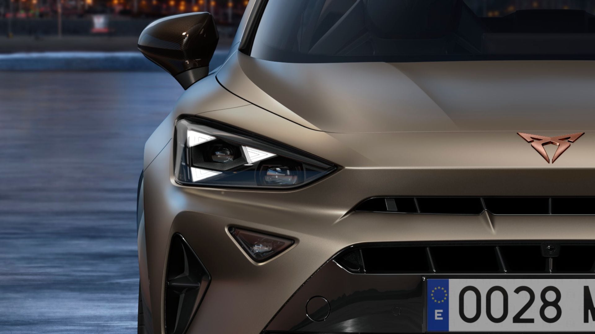 Primer plano de vista frontal de CUPRA Formentor híbrido con faros Matrix LED