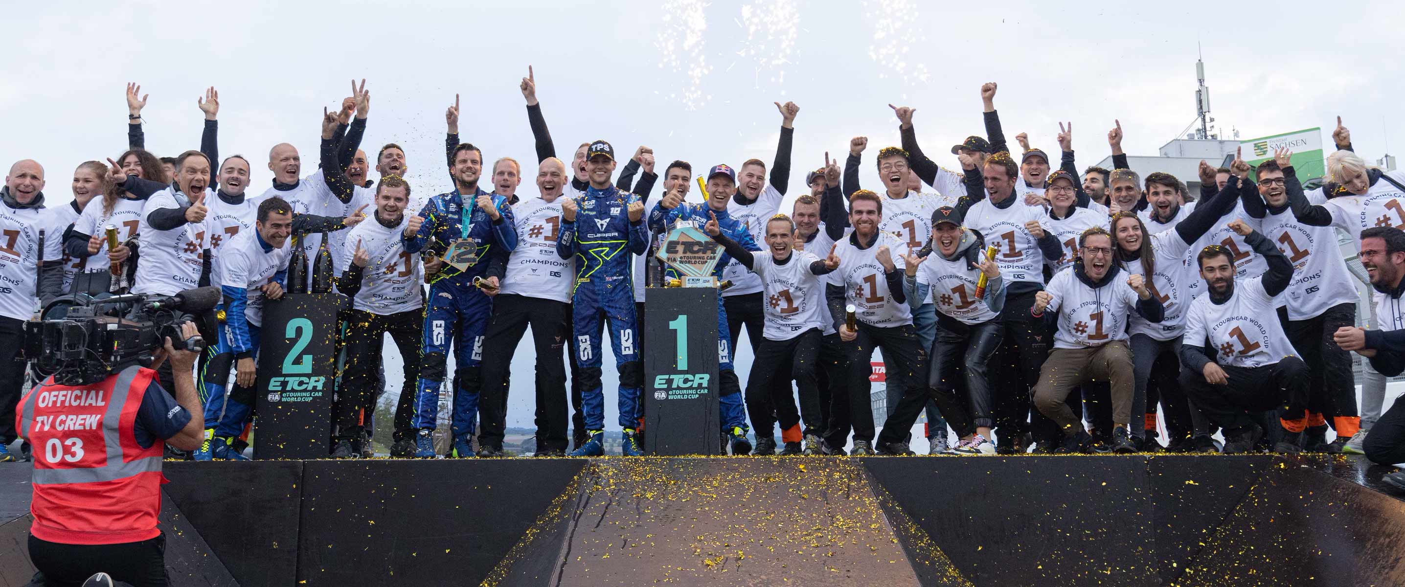 CUPRA EKS gana los títulos de pilotos y fabricantes en el campeonato FIA ETCR 2022