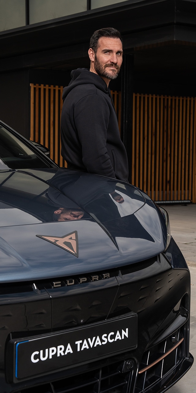 Saul Craviotto estrena nuevo CUPRA Tavascan