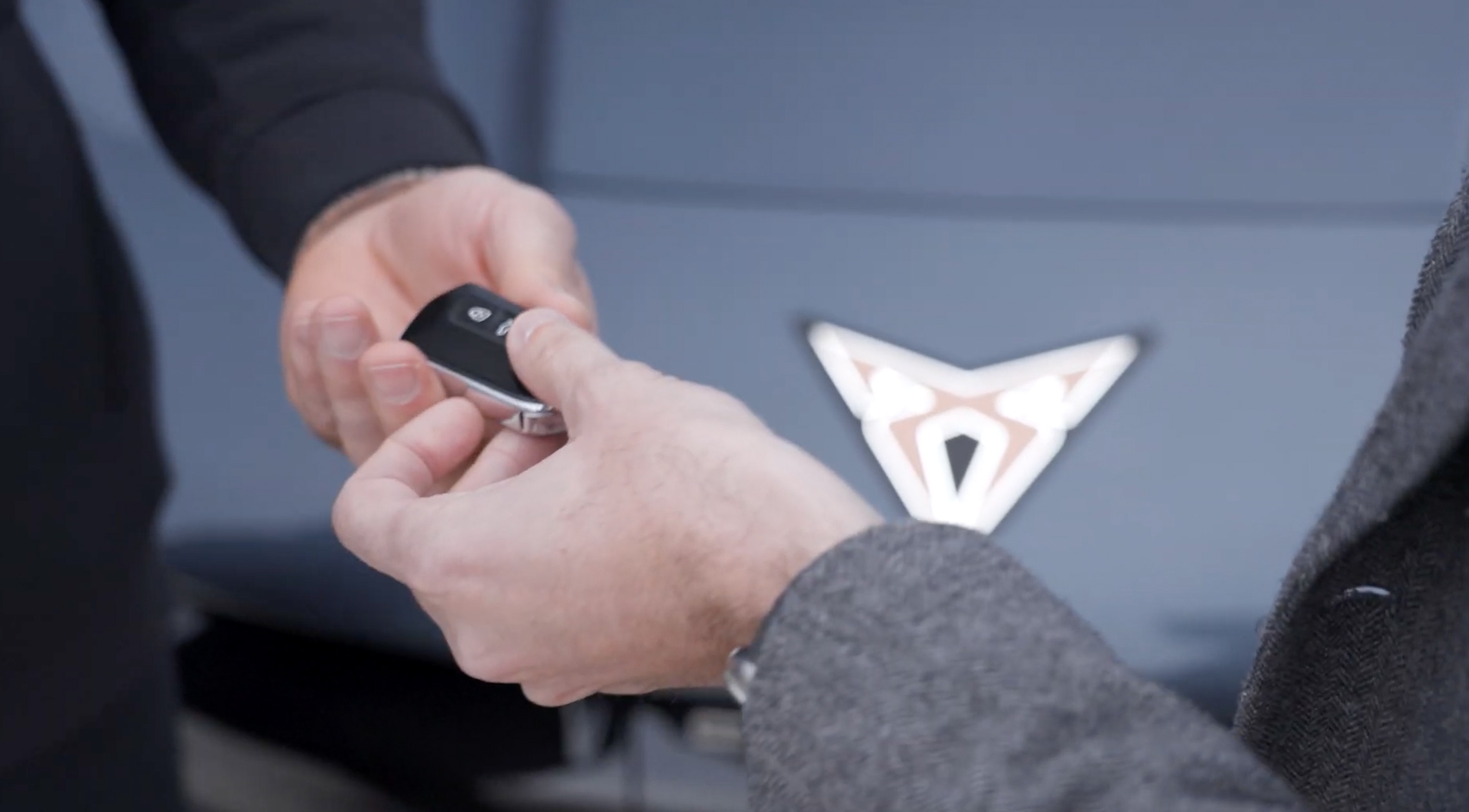 Saúl Craviotto recibiendo su nuevo CUPRA Tavascan 100% eléctrico Saúl Craviotto recibiendo su nuevo CUPRA Tavascan 100% eléctrico