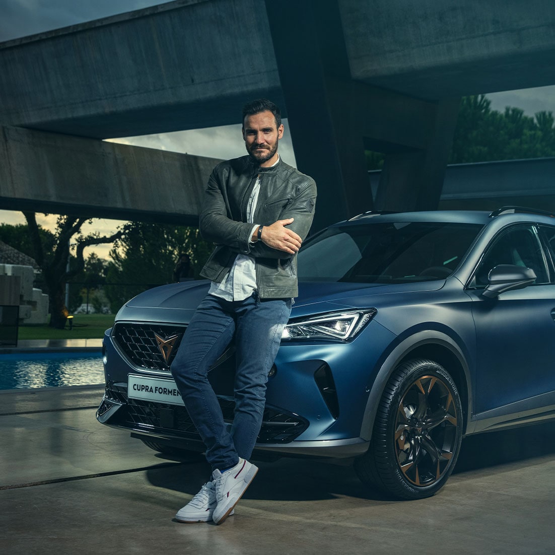 Embajador Saúl Craviotto sentado en su nuevo CUPRA Formentor Embajador Saúl Craviotto sentado en su nuevo CUPRA Formentor