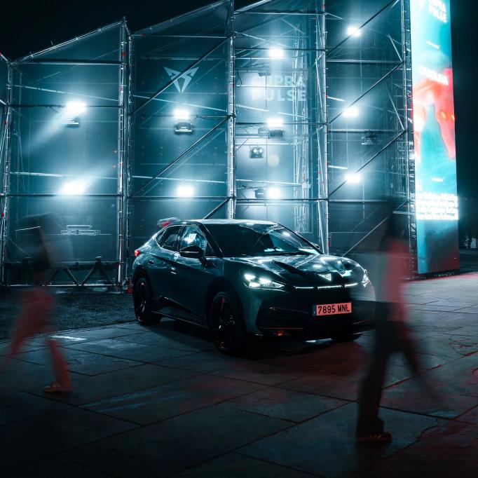Tavascan SUV eléctrico junto escenario de CUPRA Pulse en Primavera Sound Barcelona