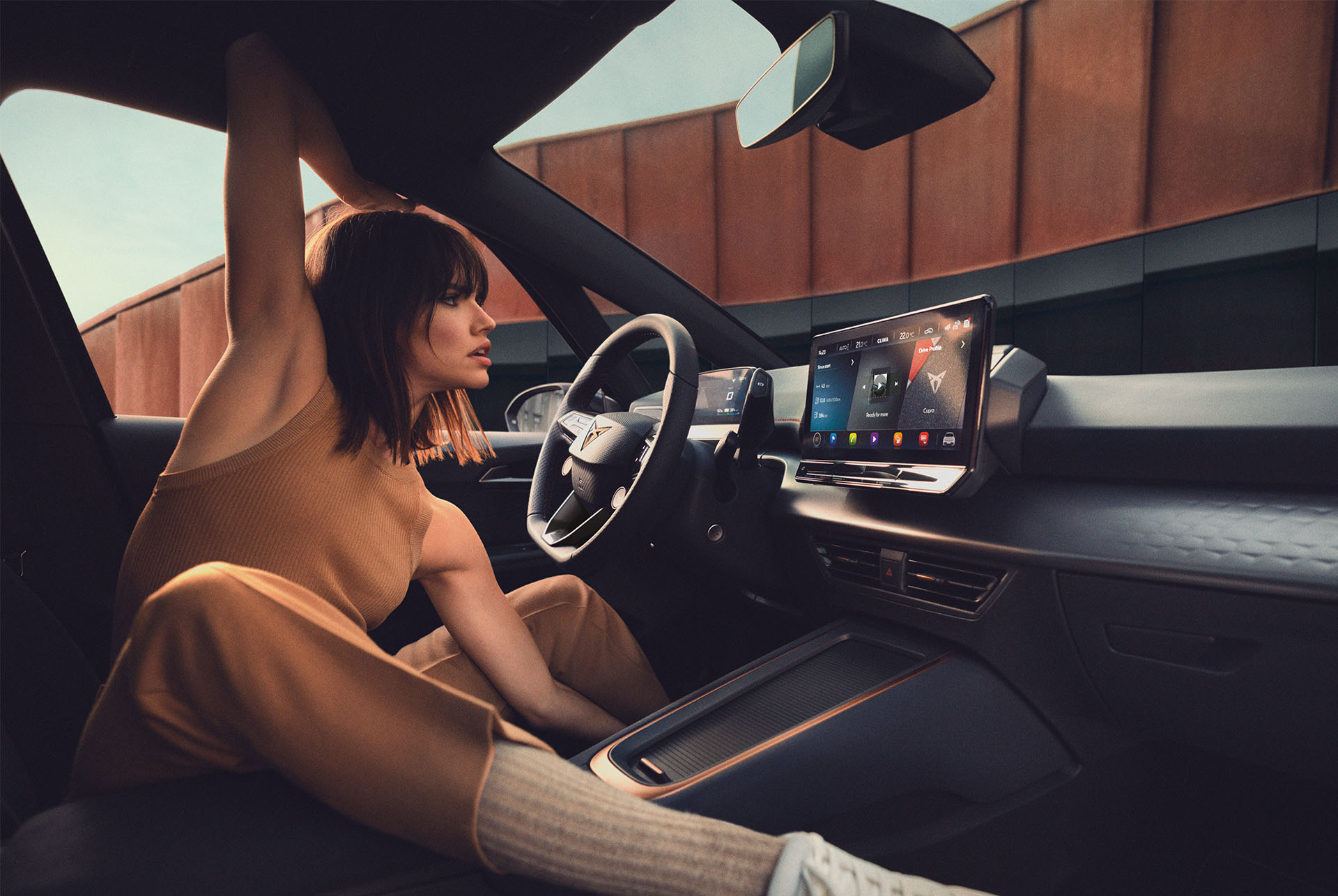CUPRA Born 2025 - Teconolgía del salpicadero y tapicería azul