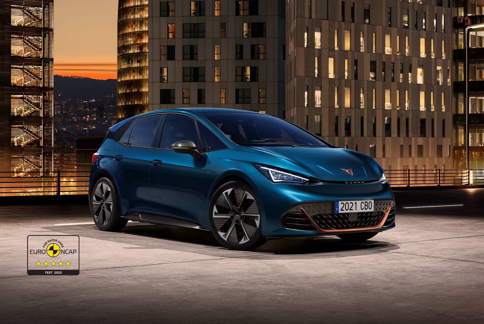 Color azul Lava del CUPRA Born con llantas Thunderstorm
