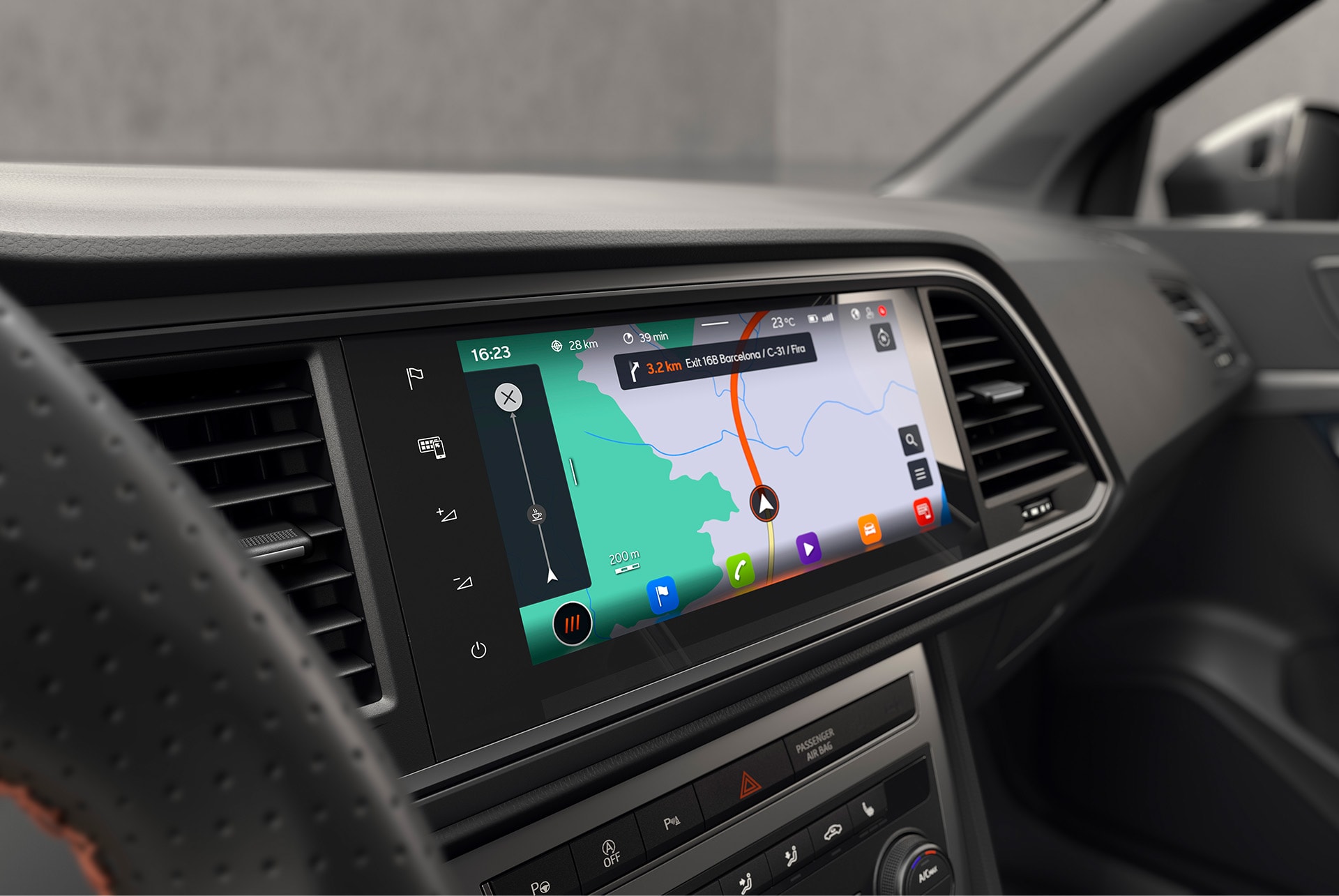 Primer plano del Navi System de 9,2" del CUPRA Ateca, que muestra la navegación totalmente online con mapas claros y detallados para una guía precisa de la ruta. 