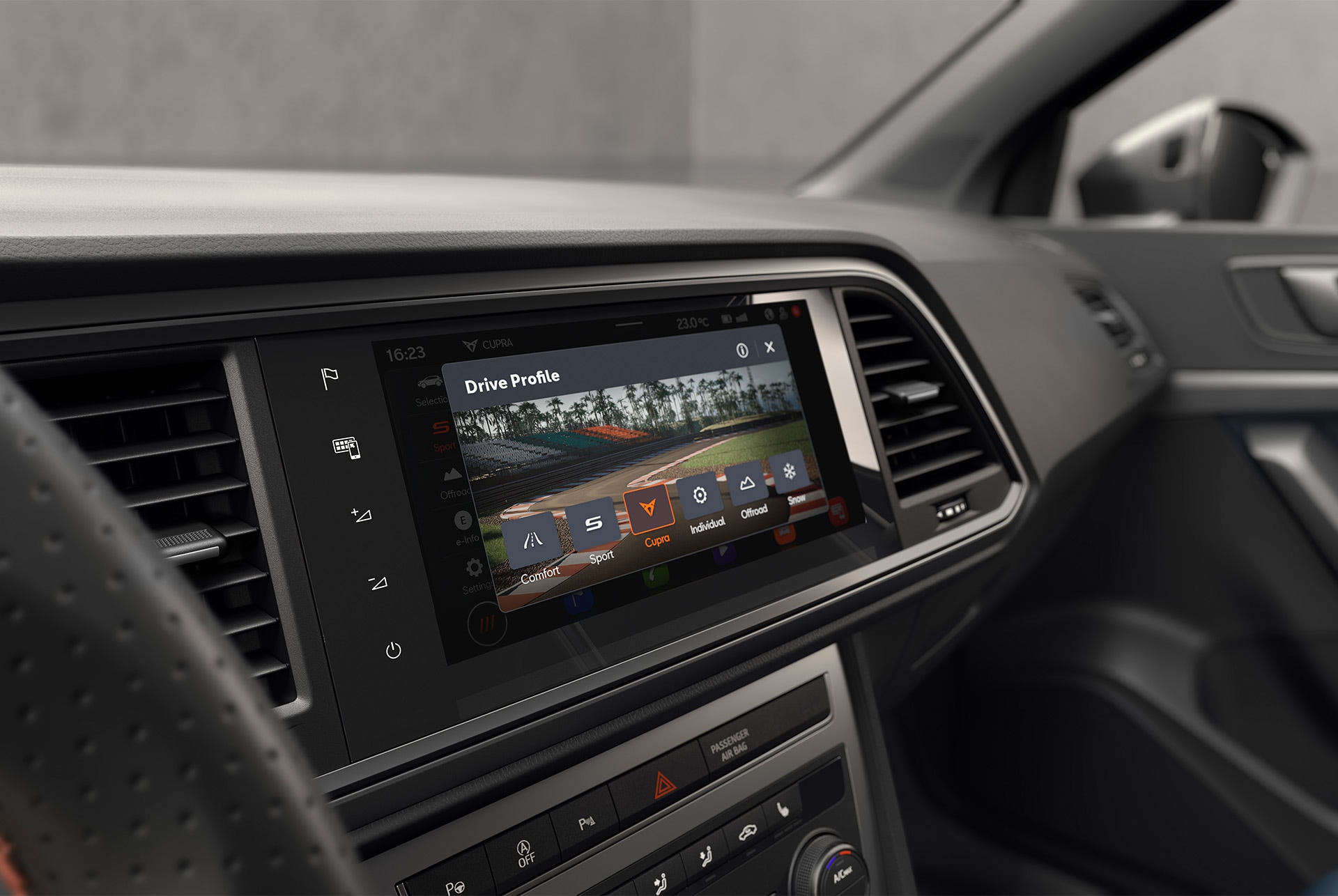 Pantalla del salpicadero del CUPRA Ateca donde aparece el DCC con los ajustes del Perfil de conducción. Consigue un nivel de conducción de competición con el modo CUPRA Drive para rendir a toda potencia.