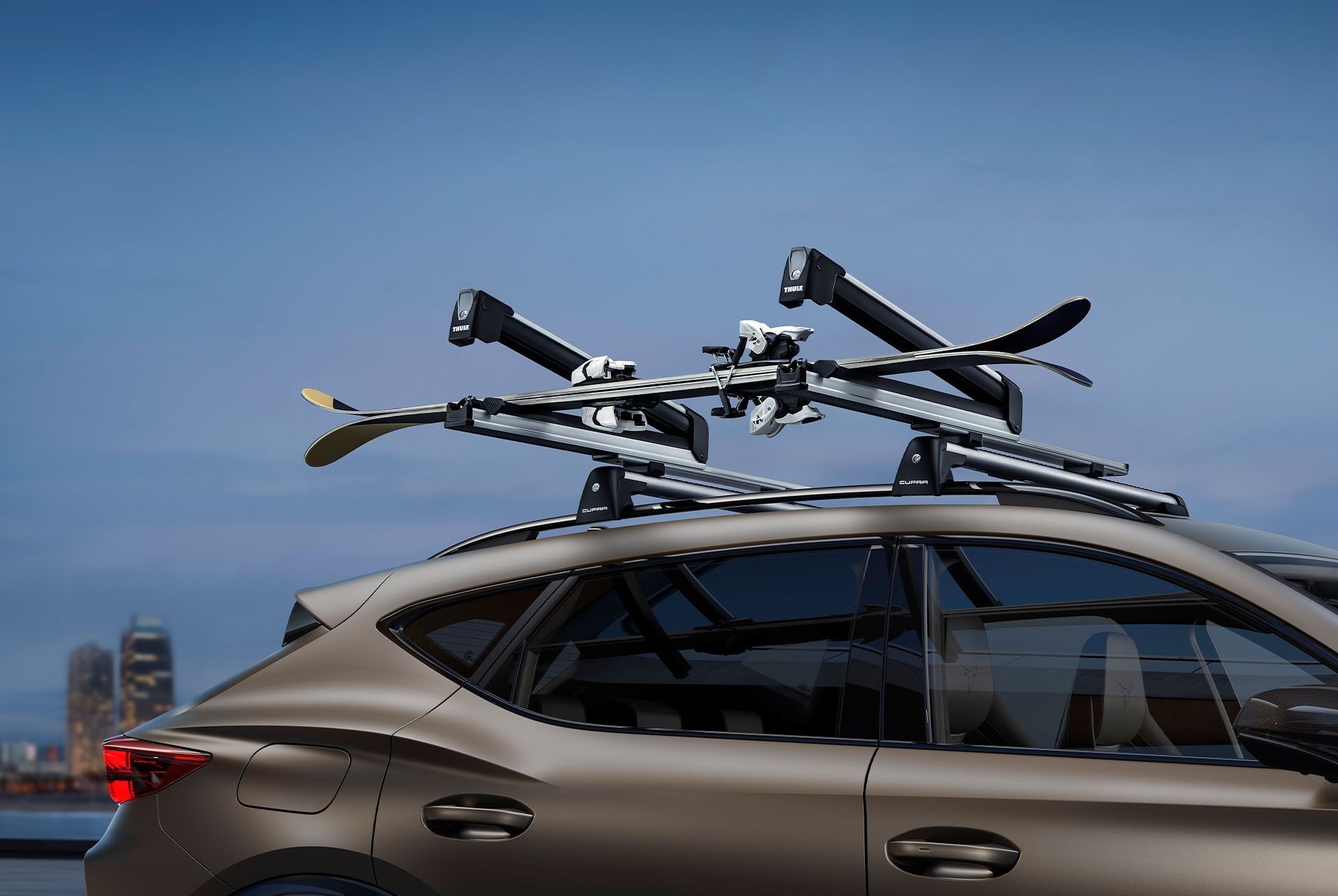 Nuevo CUPRA Formentor 2025 century bronze con portaesquís.