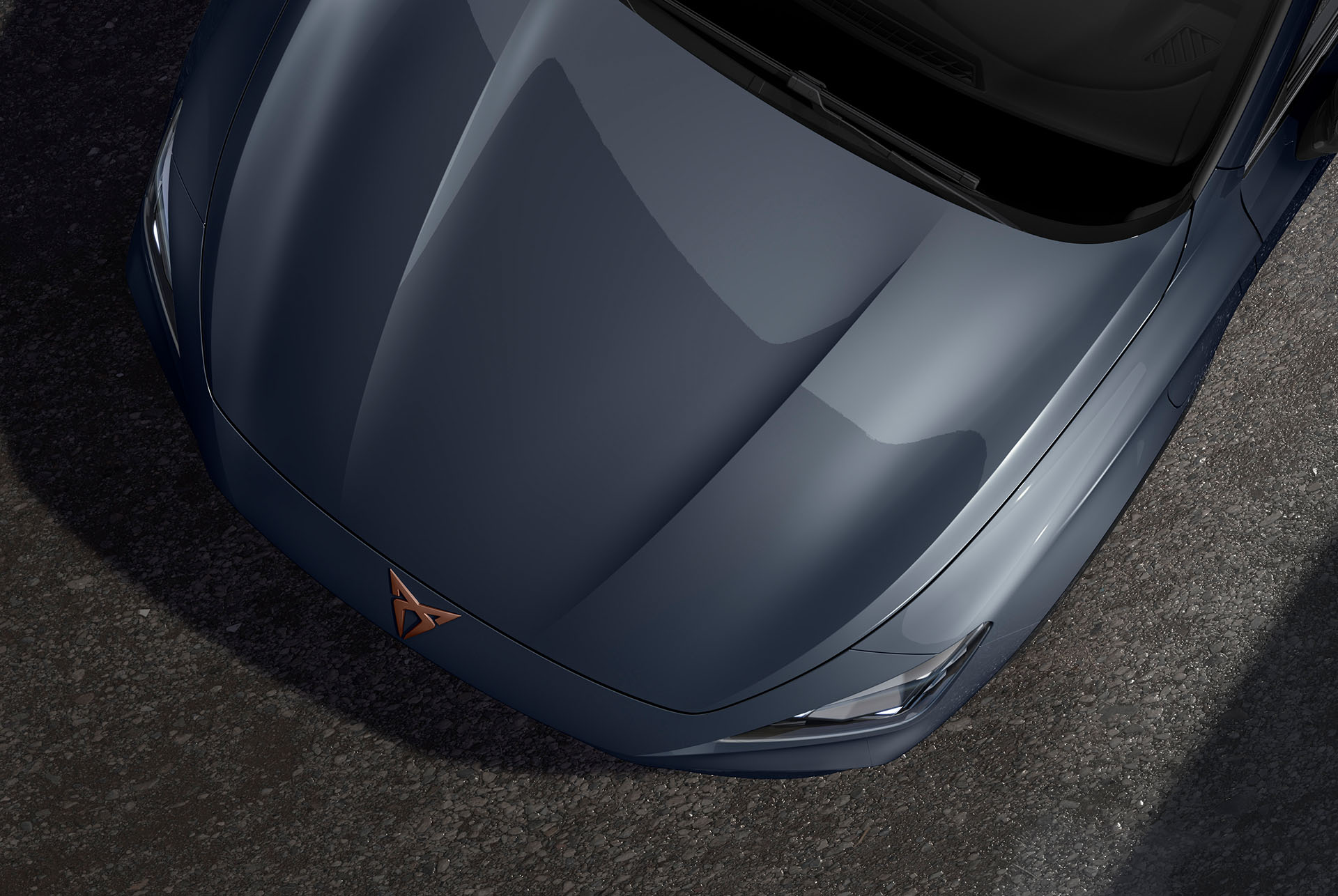 Vista aérea del nuevo CUPRA Formentor SUV crossover 2025 gris Magnetic Tech.