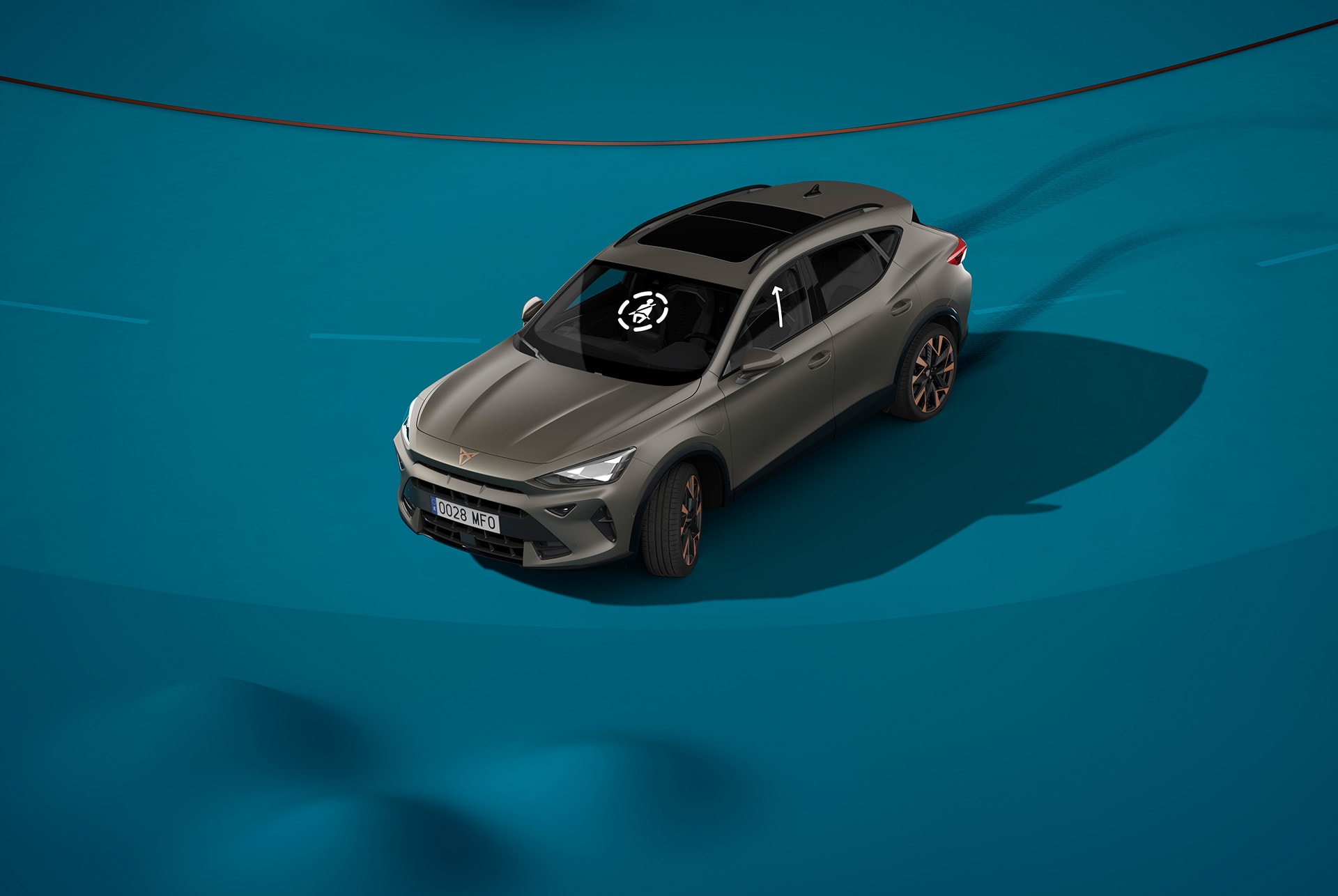 Demostración del nuevo sistema precolisión del CUPRA Formentor 2025, fondo azul.