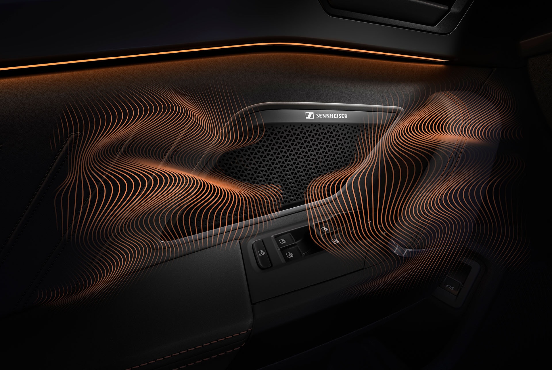 Tecnología de mejora del equipo del nuevo CUPRA Formentor 2025 Immersive by Sennheiser™. Primer plano del altavoz Sennheiser™ en el panel de la puerta del CUPRA Formentor, ondas sonoras e iluminación ambiental.