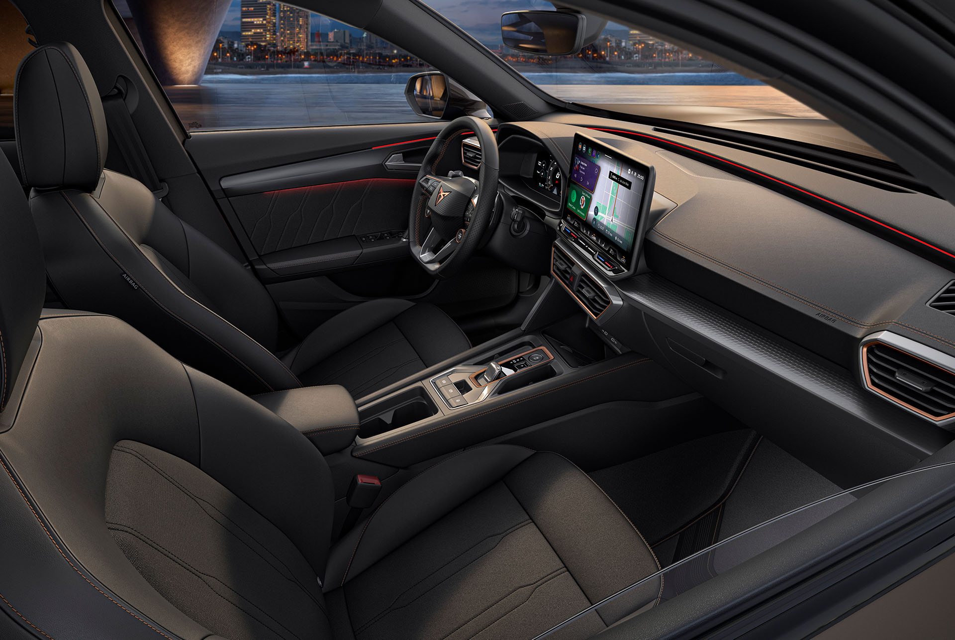 Atrevido diseño interior del nuevo coche CUPRA Formentor 2025 con asientos negros, salpicadero a la última y pantalla de Infotainment.