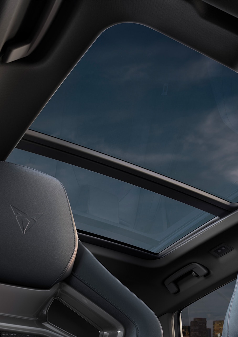 Nuevo CUPRA Formentor 2025 con Skyline, actualización del equipamiento, techo solar eléctrico panorámico del coche