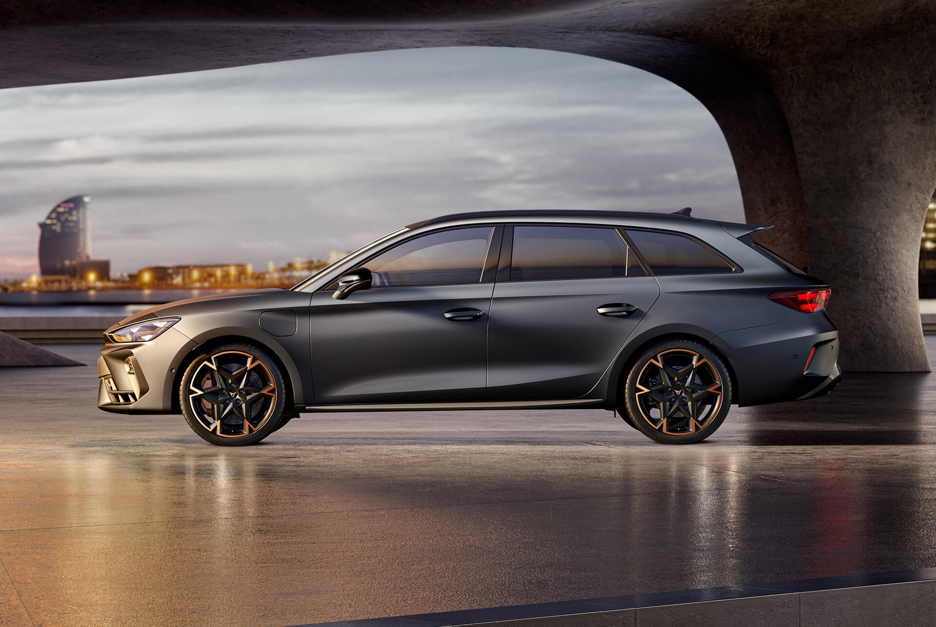  Cómo utilizar el sistema Intelligent Park Assist del nuevo CUPRA León Sportstourer 2025, un sistema de aparcamiento inteligente, demostración visual