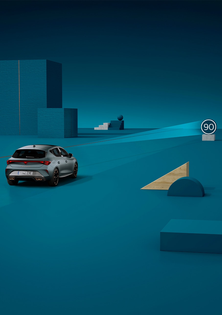 Cómo utilizar el reconocimiento de señales de tráfico del nuevo CUPRA León 2025, demo, fondo azul
