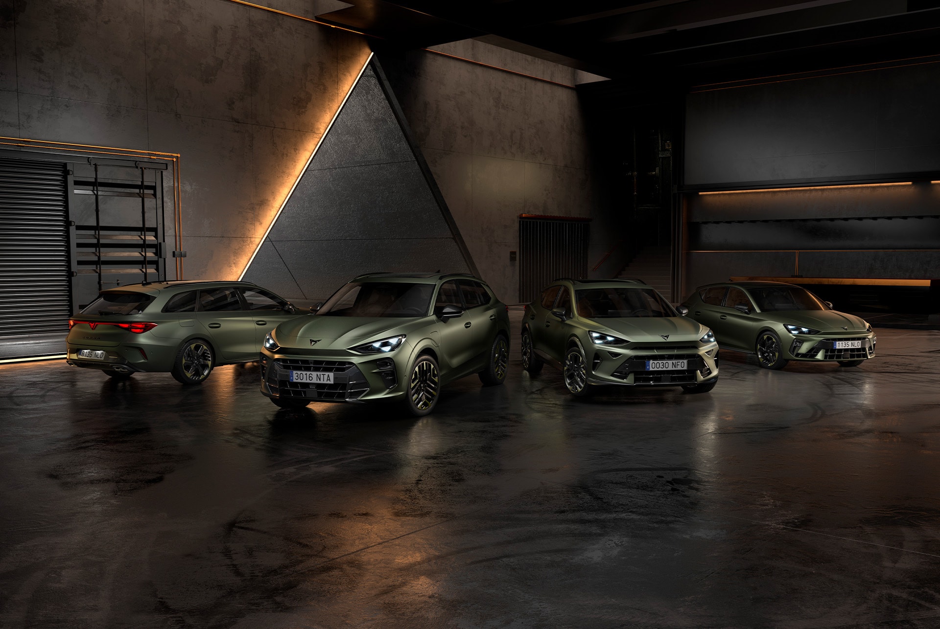 La gama de CUPRA Tribe Edition: Formentor, León, León Sportstourer y Terramar, estacionados en un aparcamiento, todos en acabado Manganese mate