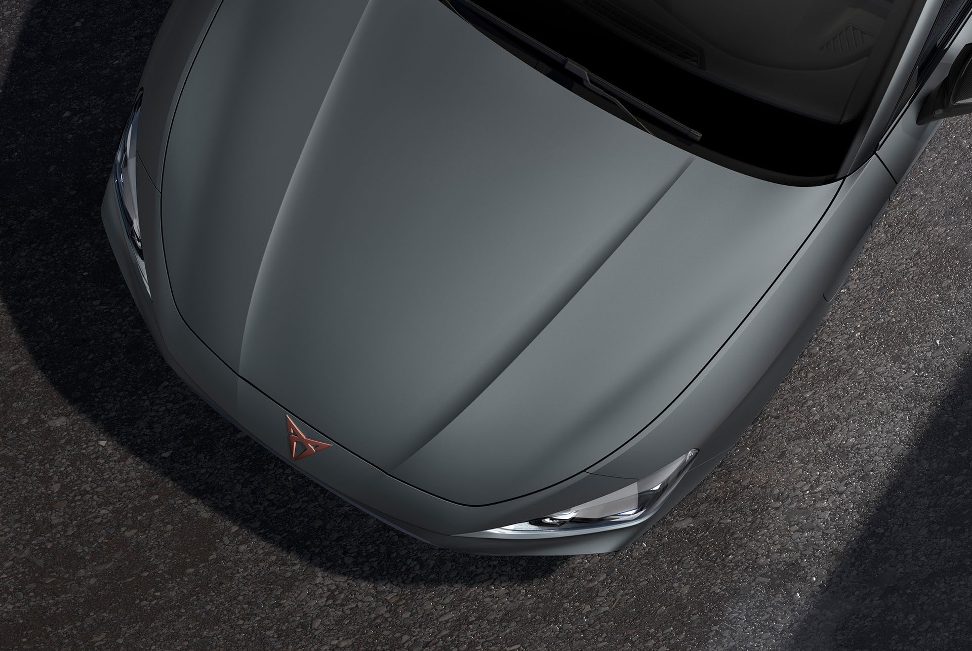 vista aérea del capó del nuevo coche CUPRA León 2025 en gris 