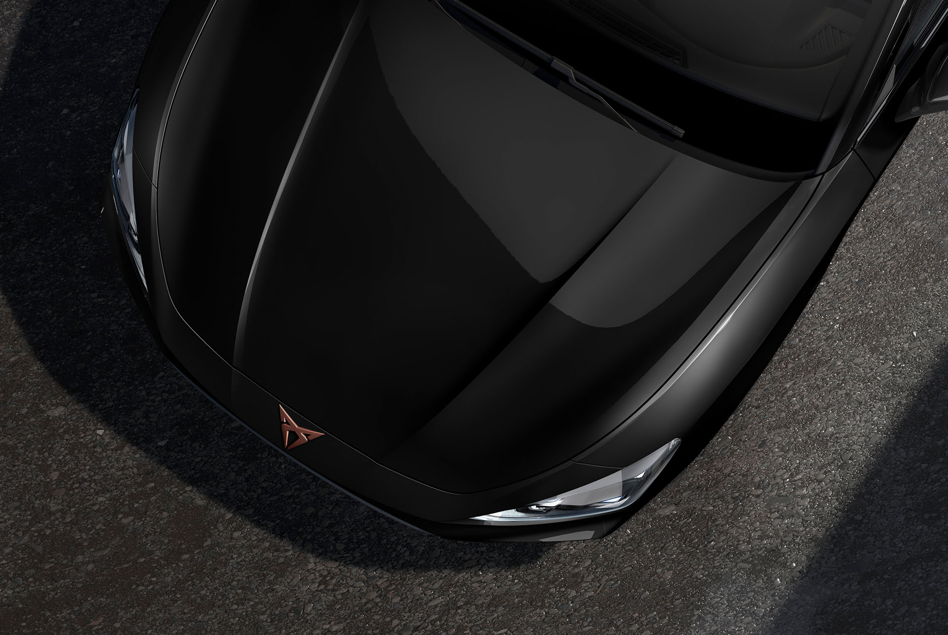 vista aérea del capó del nuevo coche CUPRA León 2025 en negro 