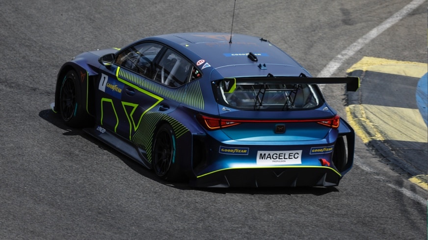 CUPRA e-Racer rediseñado para ofrecer el mejor rendimiento en la pista.