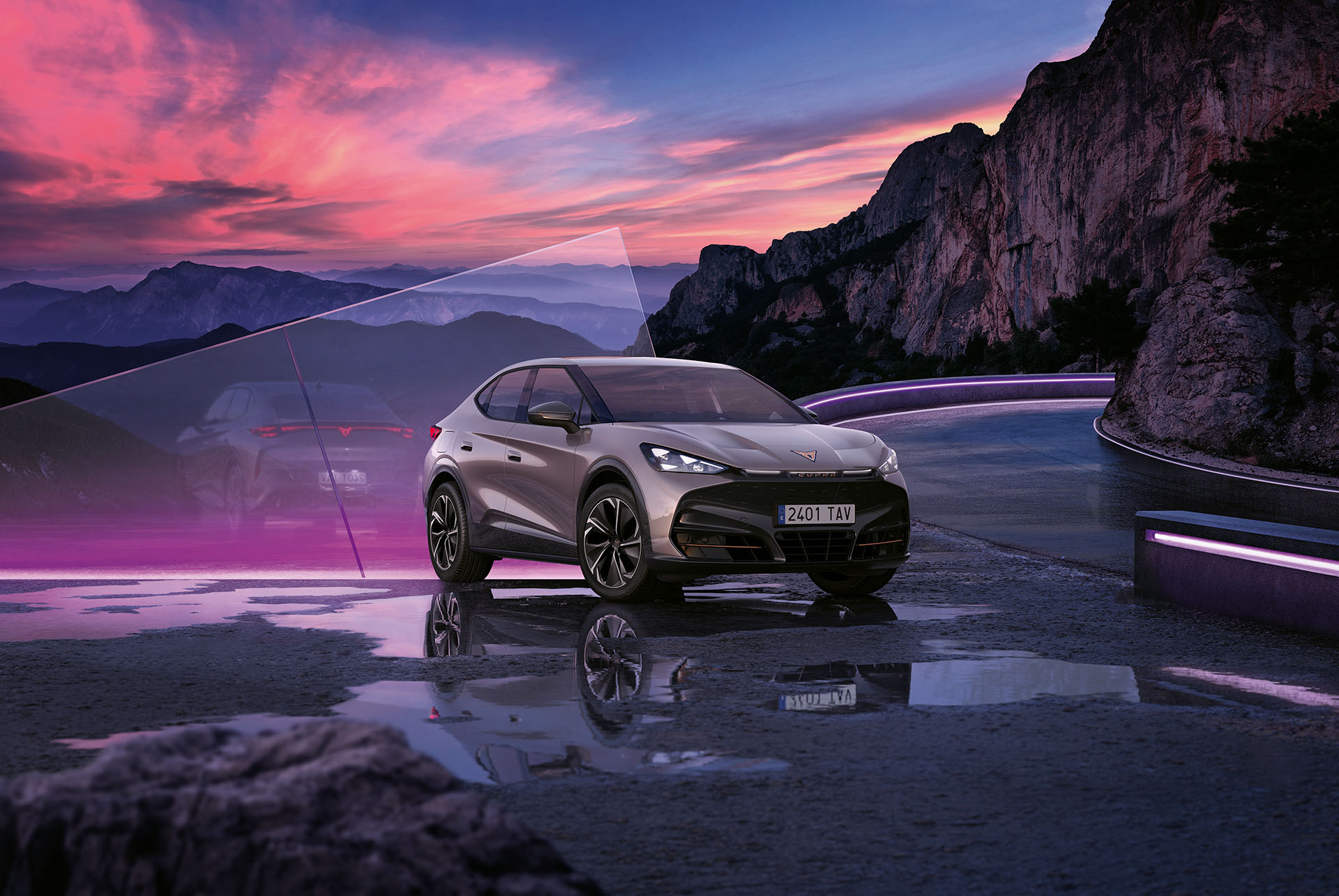 CUPRA Tavascan 2024 Atacama Desert al atardecer, montañas y panel de cristal