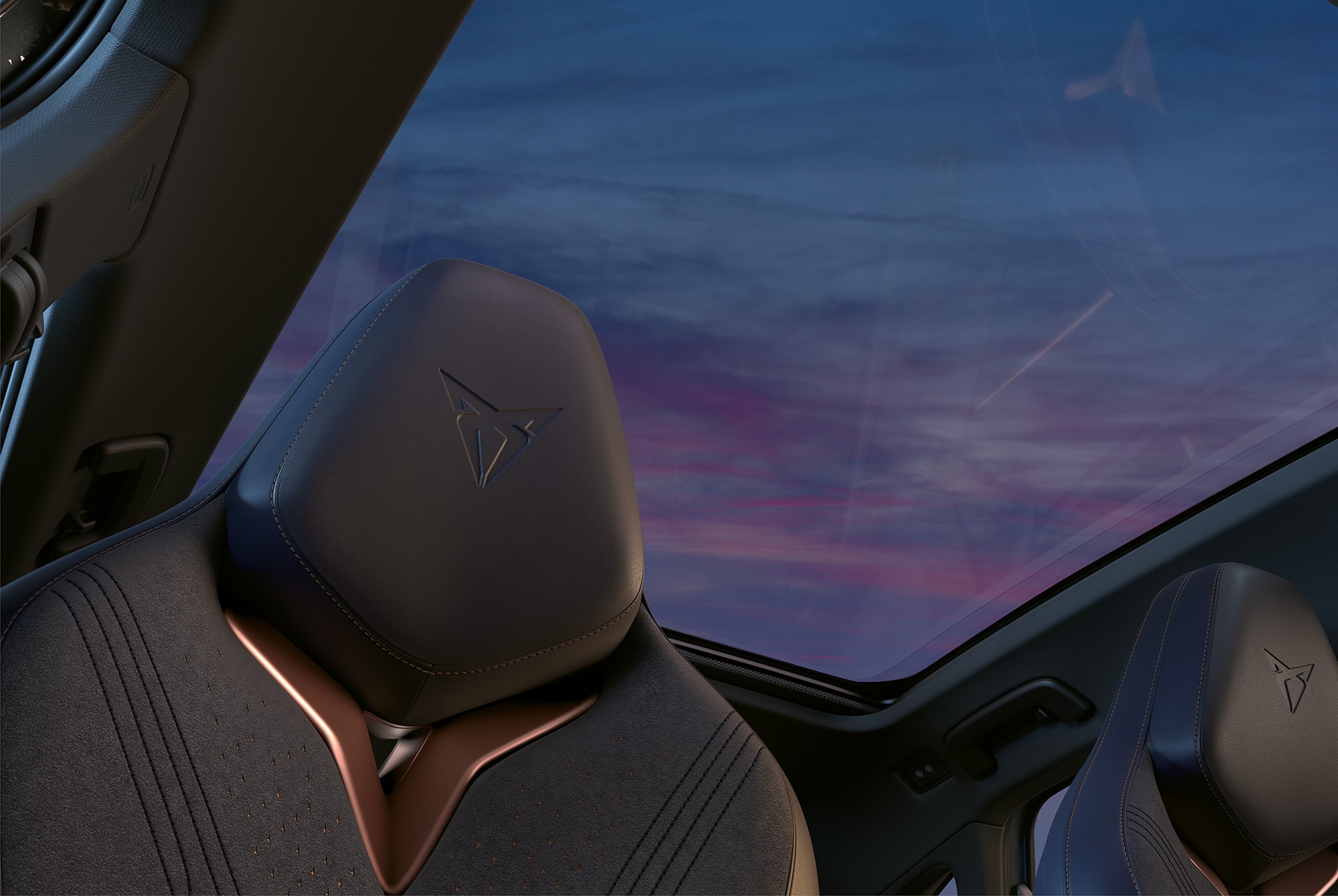 Reposacabezas del asiento bucket del CUPRA Tavascan 2025 con acabado en cobre