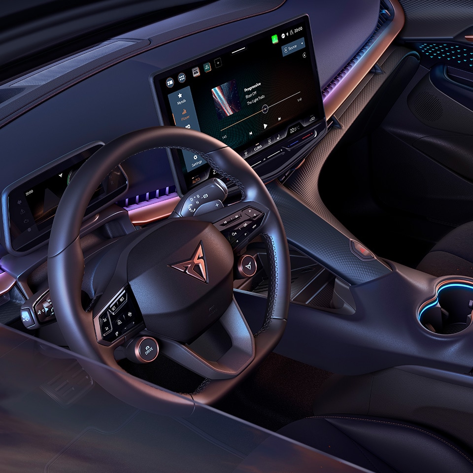 Vista interior del CUPRA Tavascan con consola en forma de Y 