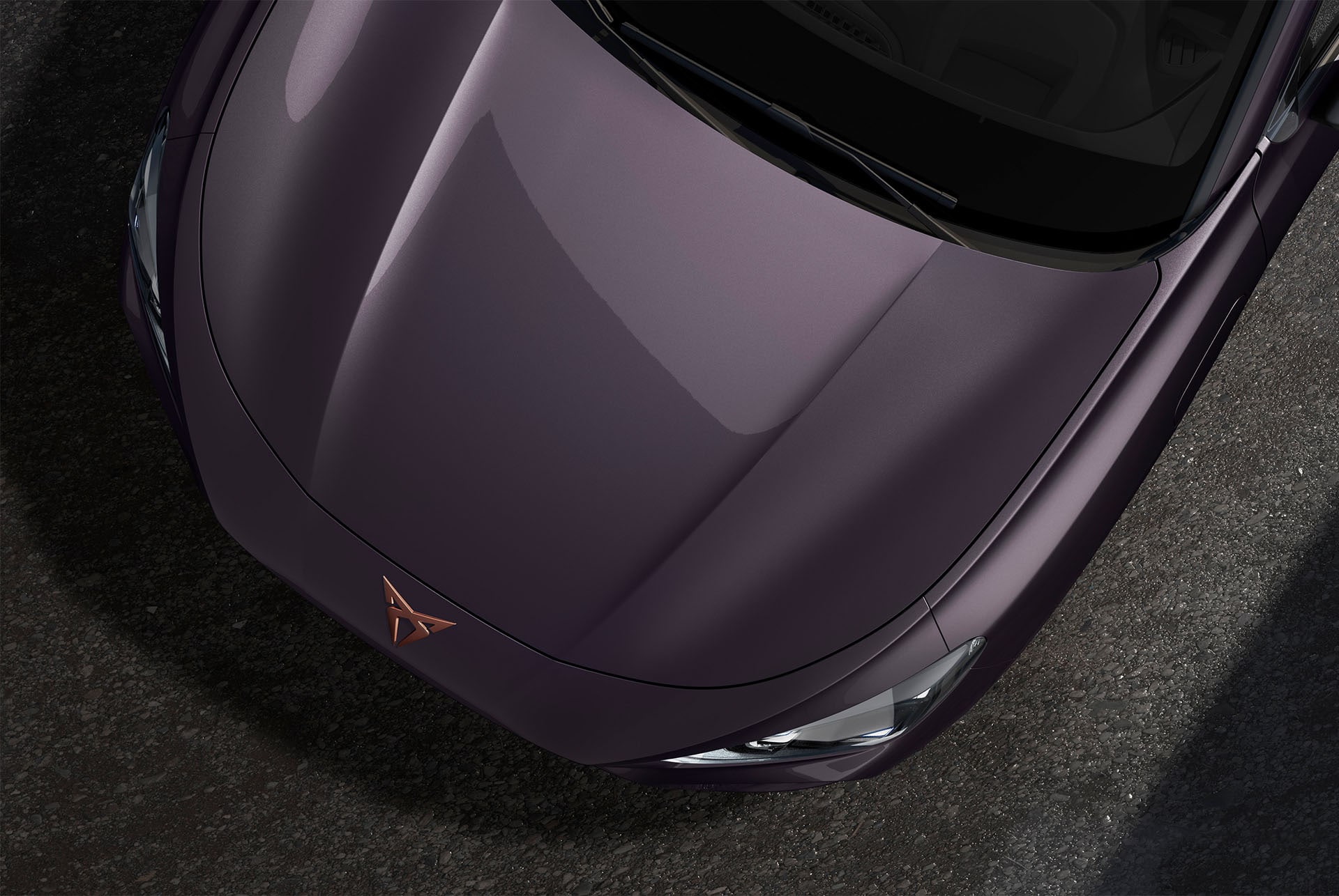 CUPRA Terramar, color Dark Void, vista cenital del capó delantero y los faros.